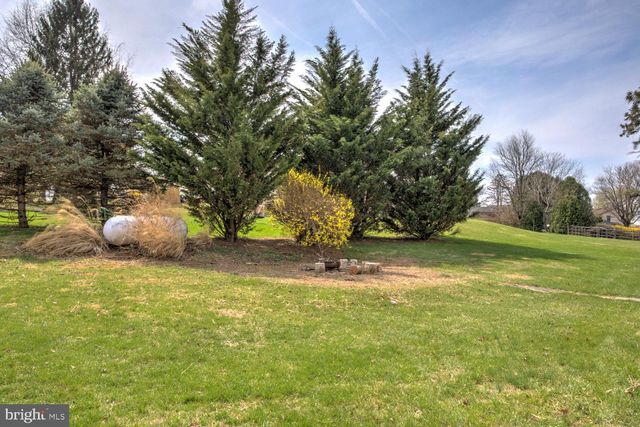 640 MEADOW DR, Honey Brook, PA 19344