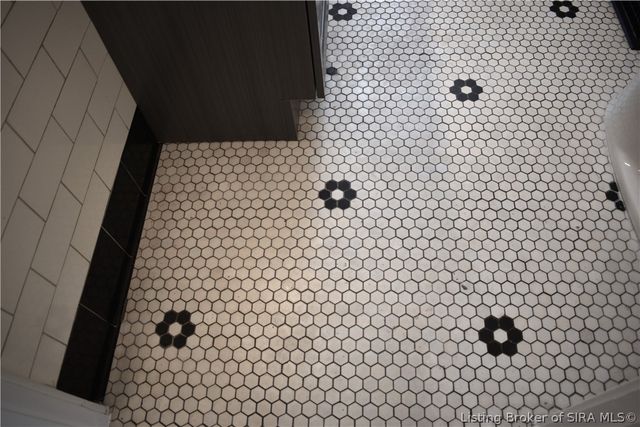 1014 E 10th Street, Jeffersonville, IN 47130