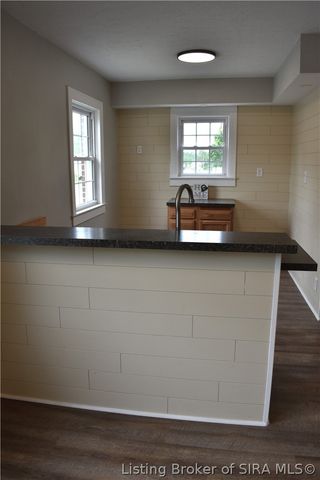 1014 E 10th Street, Jeffersonville, IN 47130