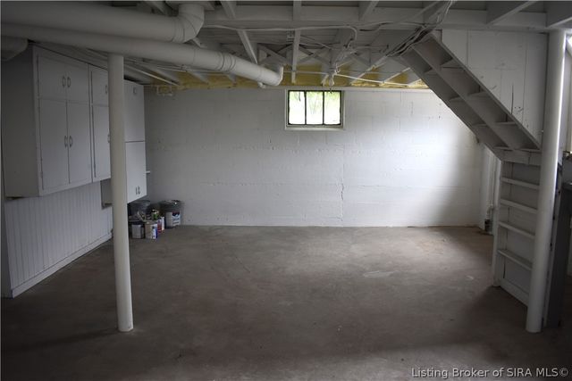 1014 E 10th Street, Jeffersonville, IN 47130