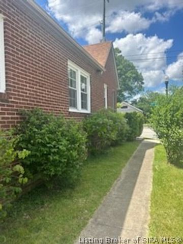 1014 E 10th Street, Jeffersonville, IN 47130