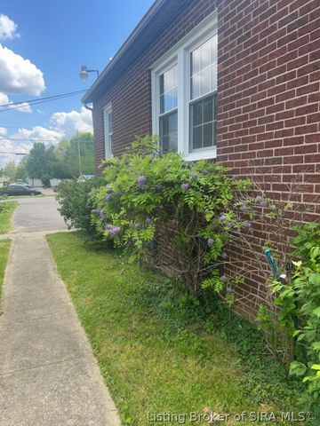 1014 E 10th Street, Jeffersonville, IN 47130