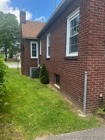 1014 E 10th Street, Jeffersonville, IN 47130