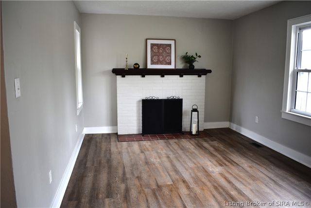 1014 E 10th Street, Jeffersonville, IN 47130