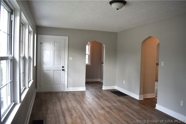 1014 E 10th Street, Jeffersonville, IN 47130