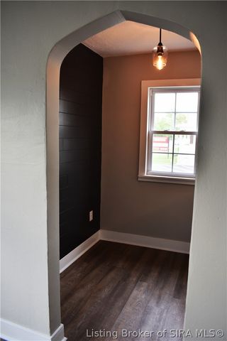 1014 E 10th Street, Jeffersonville, IN 47130