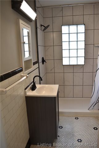 1014 E 10th Street, Jeffersonville, IN 47130