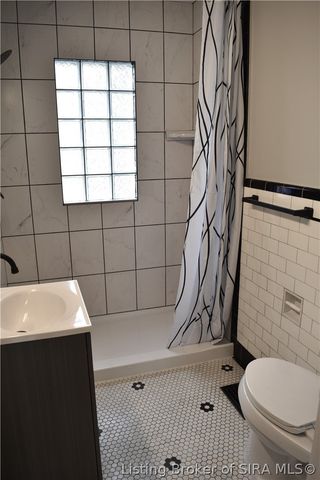 1014 E 10th Street, Jeffersonville, IN 47130