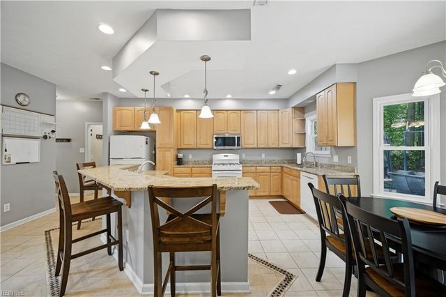 2851 Crossings DR, Chesapeake, VA 23321