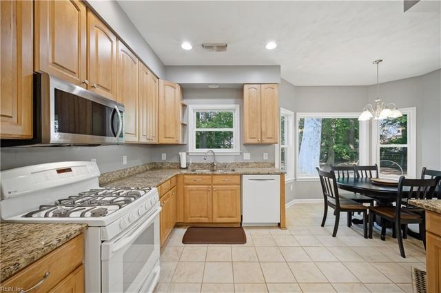 2851 Crossings DR, Chesapeake, VA 23321