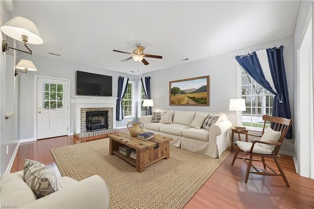 2851 Crossings DR, Chesapeake, VA 23321