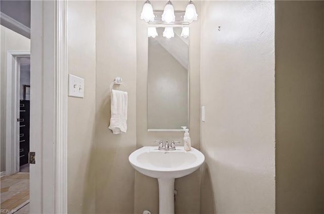 2851 Crossings DR, Chesapeake, VA 23321