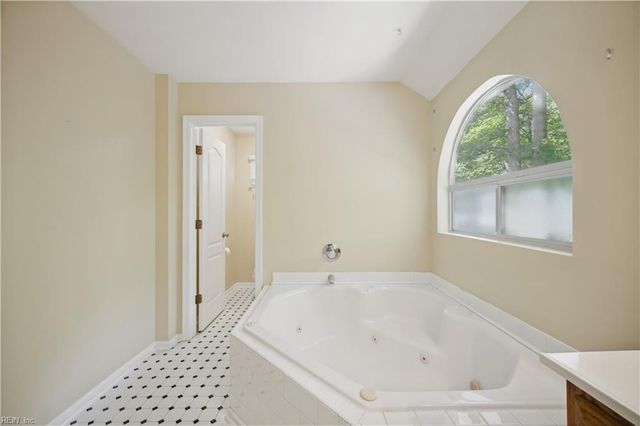 2851 Crossings DR, Chesapeake, VA 23321