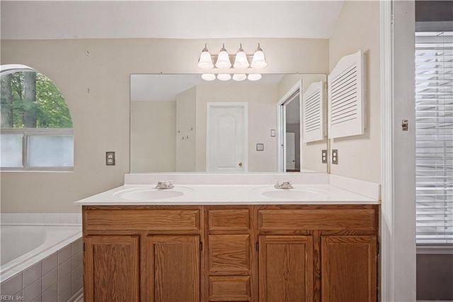 2851 Crossings DR, Chesapeake, VA 23321