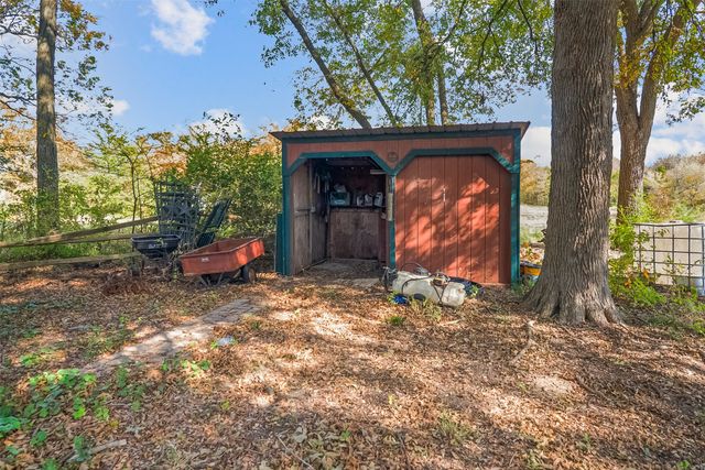 823 Saunders, Trenton, TX 75490