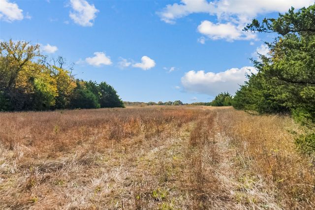 823 Saunders, Trenton, TX 75490