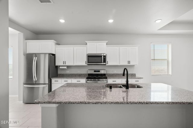 393 COLEFORD Lane, El Paso, TX 79928