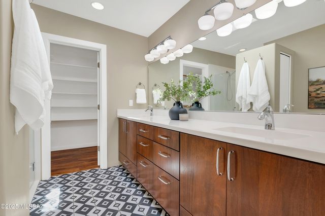 1621 E Placita Pluma, Tucson, AZ 85718