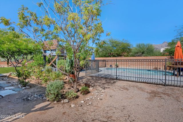 1621 E Placita Pluma, Tucson, AZ 85718
