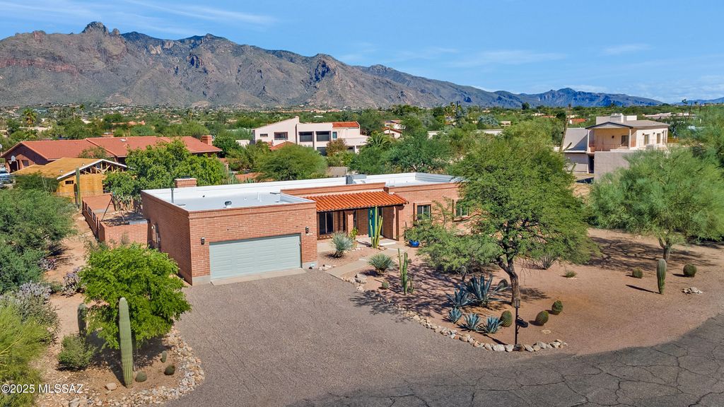 1621 E Placita Pluma, Tucson, AZ 85718