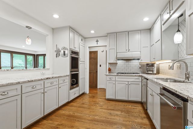 2658 DOLLY BROOK LANE, Vestavia Hills, AL 35243