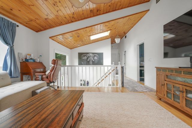 37 Slade St, Swansea, MA 02777