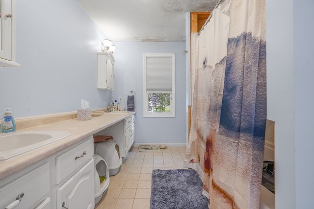 37 Slade St, Swansea, MA 02777