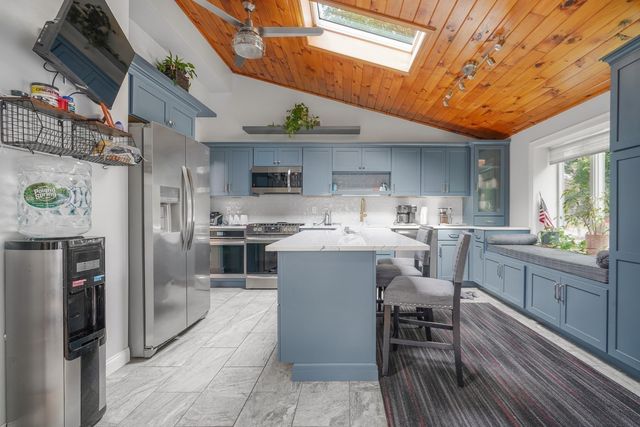 37 Slade St, Swansea, MA 02777