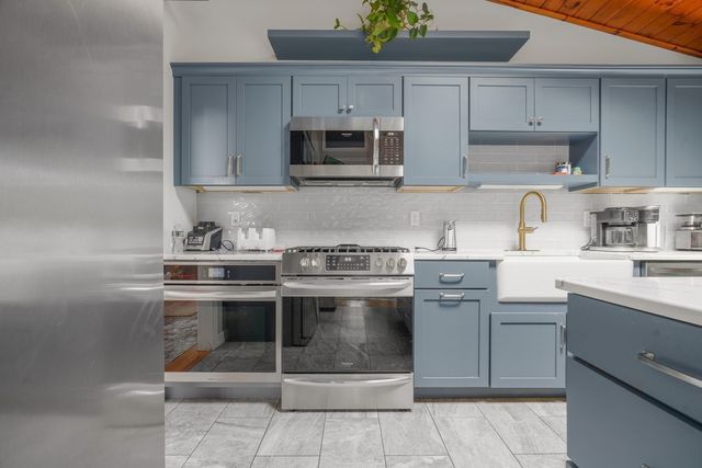 37 Slade St, Swansea, MA 02777