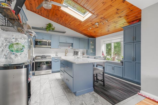 37 Slade St, Swansea, MA 02777