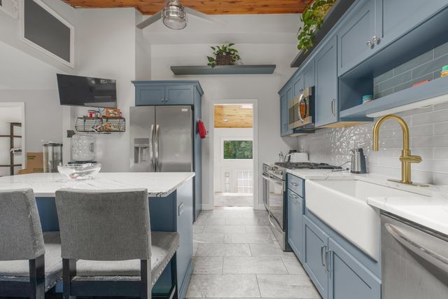 37 Slade St, Swansea, MA 02777