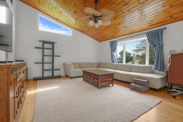 37 Slade St, Swansea, MA 02777