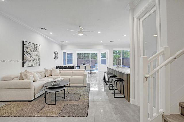 453 SW 5th Ave, Fort Lauderdale, FL 33315