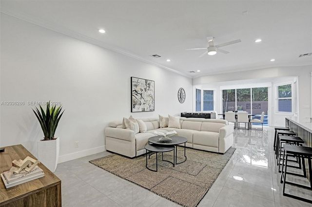 453 SW 5th Ave, Fort Lauderdale, FL 33315
