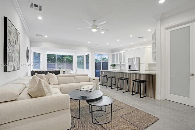 453 SW 5th Ave, Fort Lauderdale, FL 33315