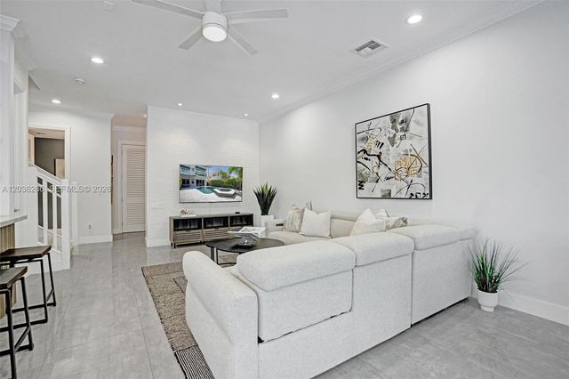453 SW 5th Ave, Fort Lauderdale, FL 33315