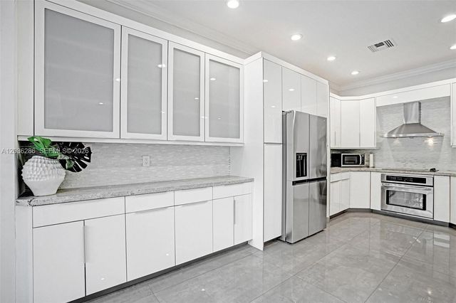 453 SW 5th Ave, Fort Lauderdale, FL 33315