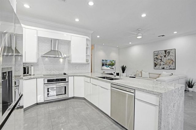453 SW 5th Ave, Fort Lauderdale, FL 33315