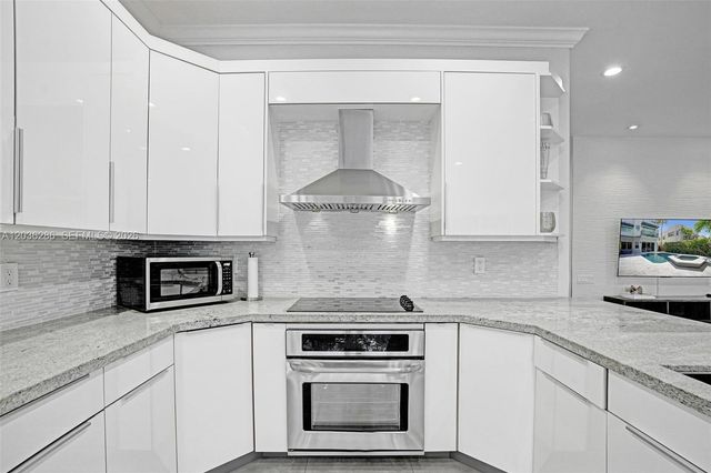 453 SW 5th Ave, Fort Lauderdale, FL 33315