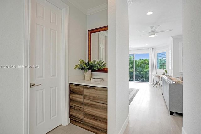 453 SW 5th Ave, Fort Lauderdale, FL 33315