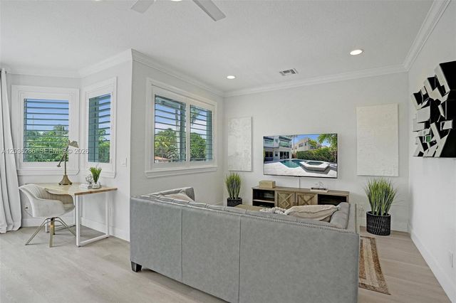 453 SW 5th Ave, Fort Lauderdale, FL 33315