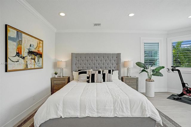 453 SW 5th Ave, Fort Lauderdale, FL 33315