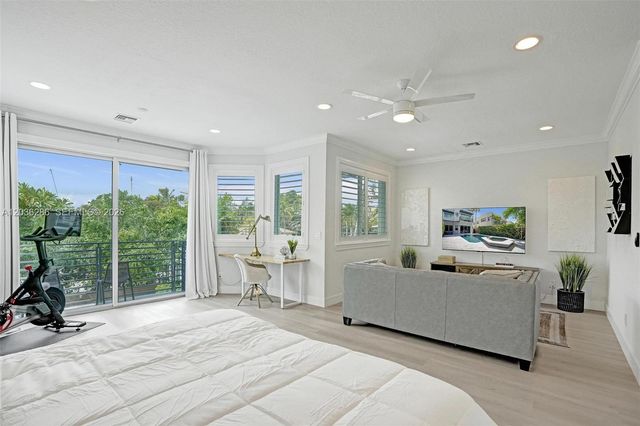 453 SW 5th Ave, Fort Lauderdale, FL 33315