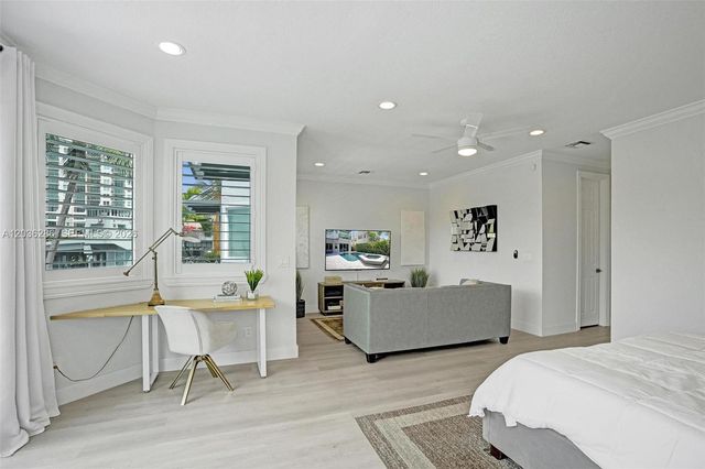 453 SW 5th Ave, Fort Lauderdale, FL 33315