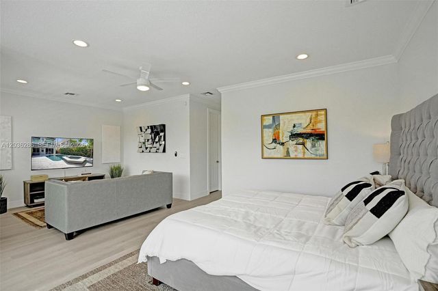 453 SW 5th Ave, Fort Lauderdale, FL 33315