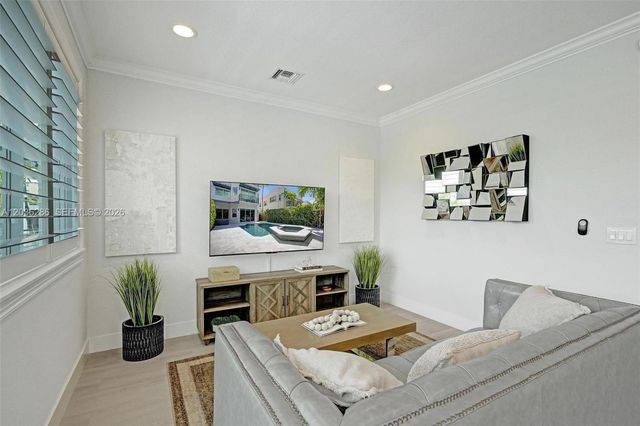 453 SW 5th Ave, Fort Lauderdale, FL 33315
