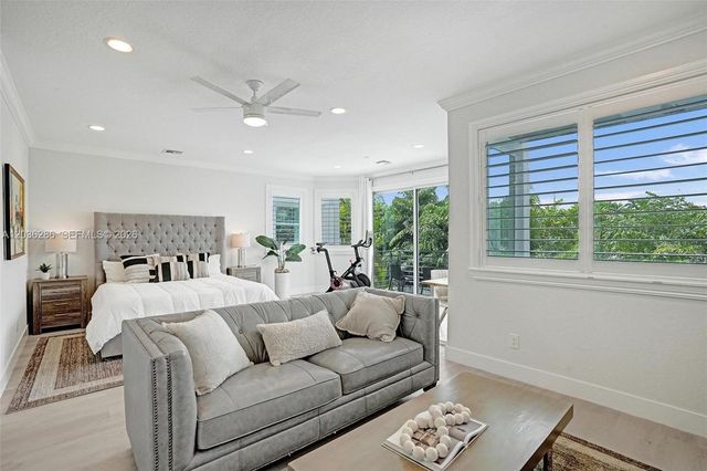 453 SW 5th Ave, Fort Lauderdale, FL 33315