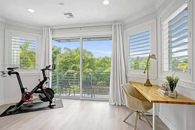453 SW 5th Ave, Fort Lauderdale, FL 33315