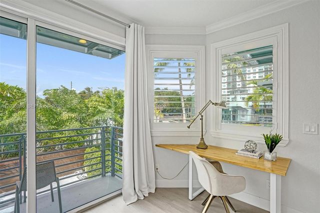 453 SW 5th Ave, Fort Lauderdale, FL 33315