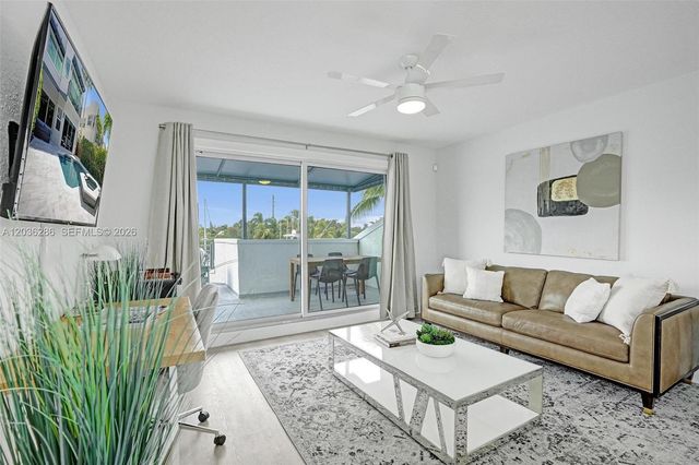 453 SW 5th Ave, Fort Lauderdale, FL 33315